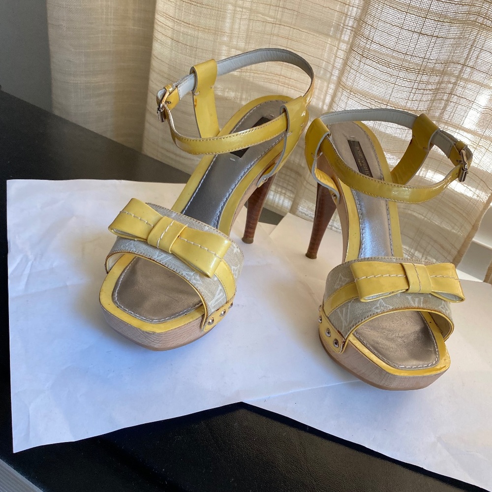 Louis Vuitton platform heels pat leather monogram canvas ankle strap Italy